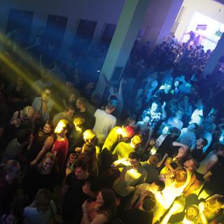 fetzn_fliegen_2015-10-16_23h40min37s.basti.web.jpg