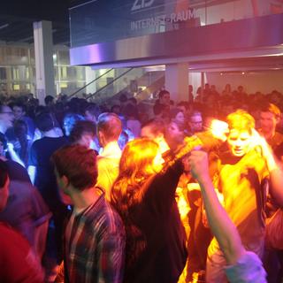 fetzn_fliegen_2015-10-17_00h23min05s.basti.web.jpg