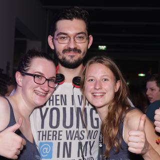fetzn_fliegen_2015-10-17_00h37min16s.lacki.web.jpg