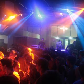 fetzn_fliegen_2015-10-17_02h22min30s.basti.web.jpg