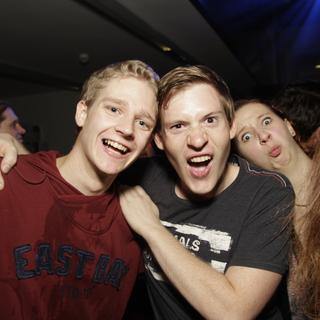fetzn_fliegen_2015-10-17_03h32min30s.basti.web.jpg